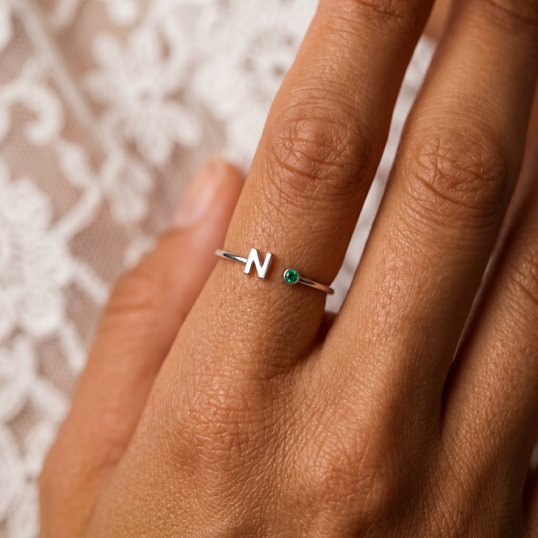Anel Ajustável com Pedra de Nascimento Inicial "Tove"