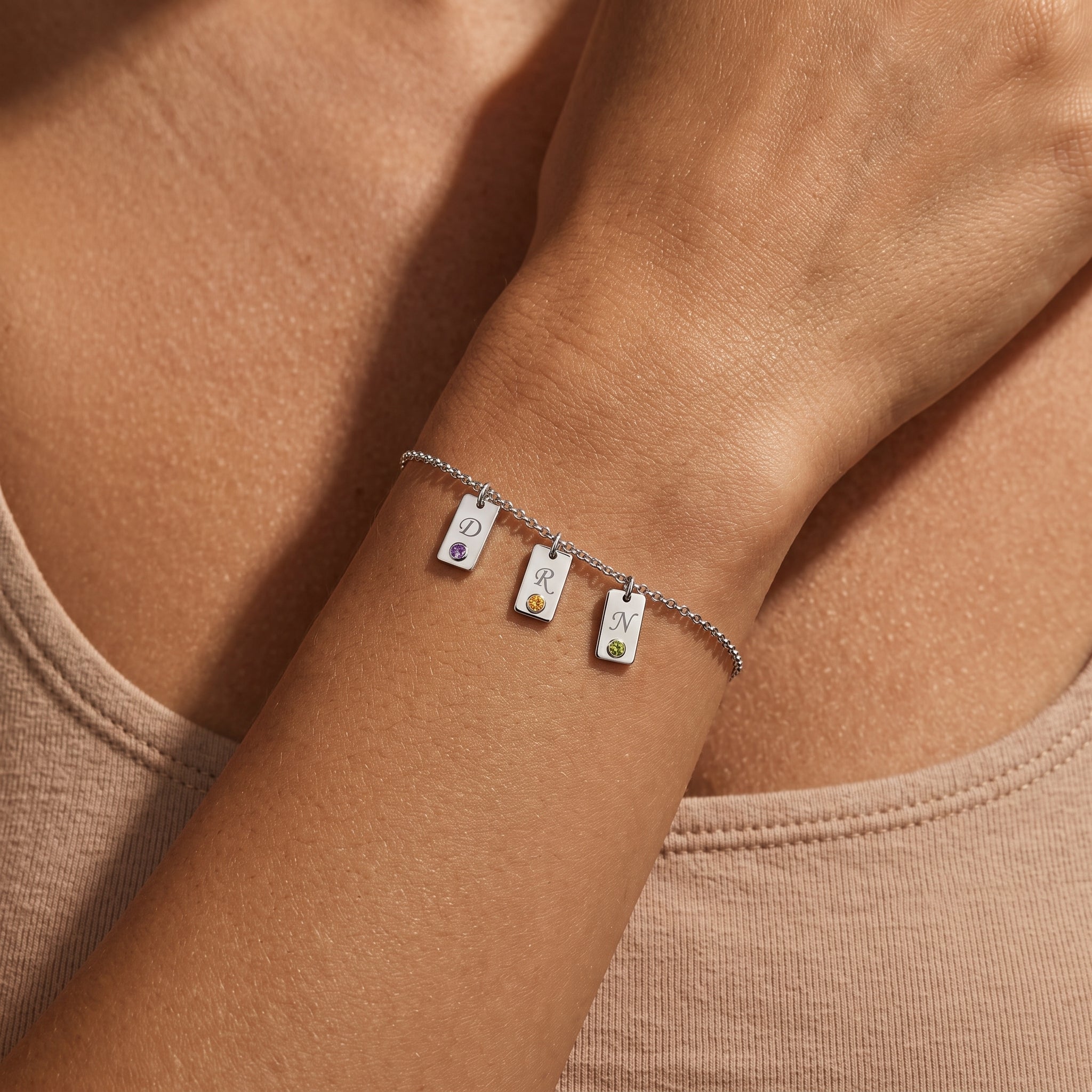Pulseira de Birthstone Inicial "Nova"