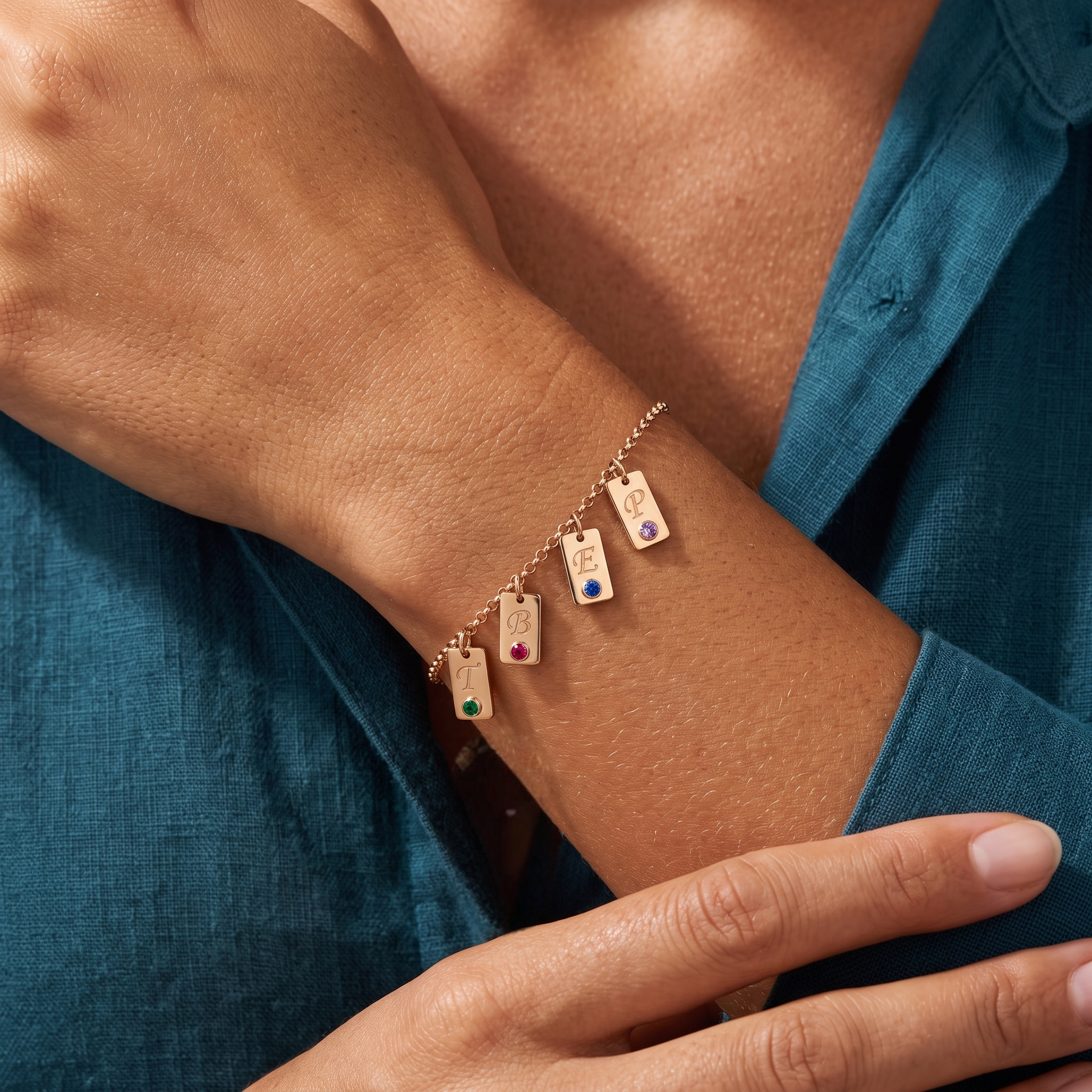 Pulseira de Birthstone Inicial "Nova"